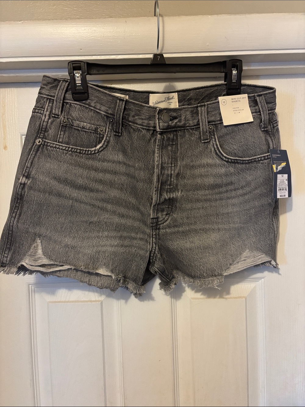 Universal Thread Gray Frayed Hem Denim Shorts Size 12 NWTS High Rise Fitted Hip